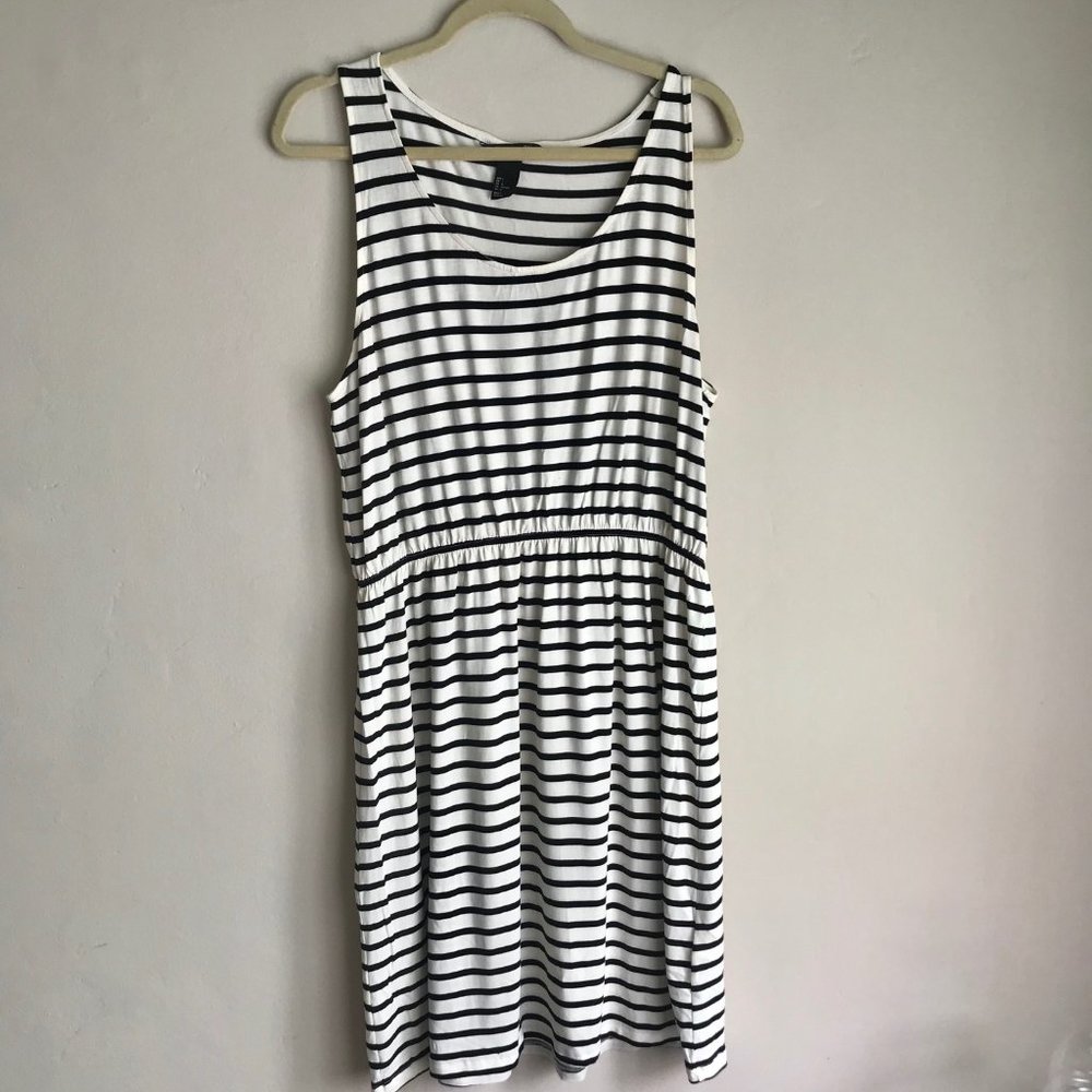 H&M / Back and White Stripe Jersey Style Dress
